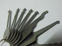 Lock Locksmith Tech Encino, CA 818-488-2679 - change-locks-service